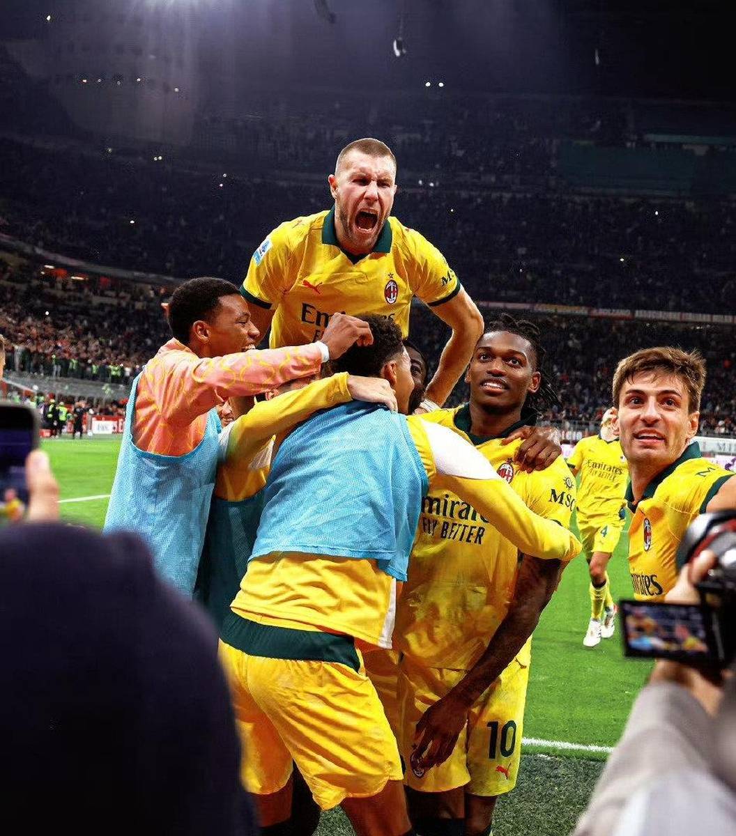 AC米兰训练开放日；赛前回应争议引欢呼；NBA季后赛在即；阵容厚度经受考验的简单介绍