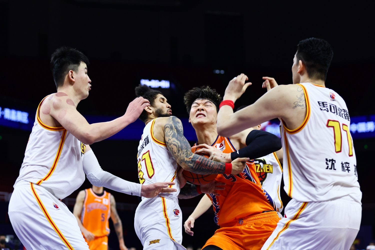 上海久事发布备战花絮，国际比赛日篮板制胜，欧联任务艰巨，更衣室氛围转暖(国防部回应美军机南海投不明物品)