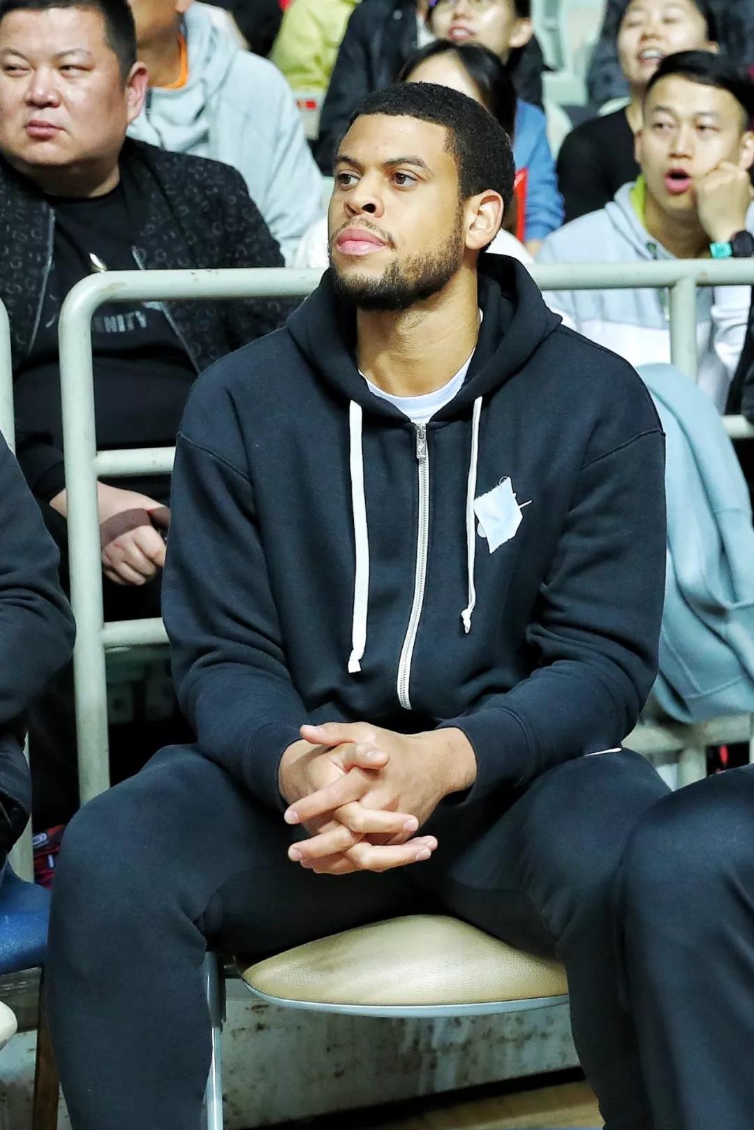 上海久事发布备战花絮；今晨完成体检；欧冠任务艰巨；年轻球员得到机会 