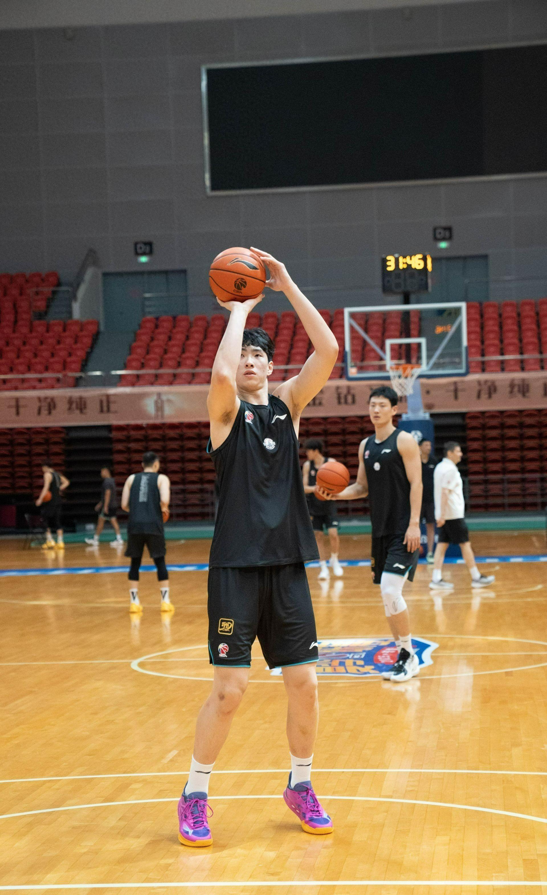 关于风云突变！金州勇士今晚豪取连胜，CBA常规赛版图或变，压力陡增，轮换策略成焦点的信息