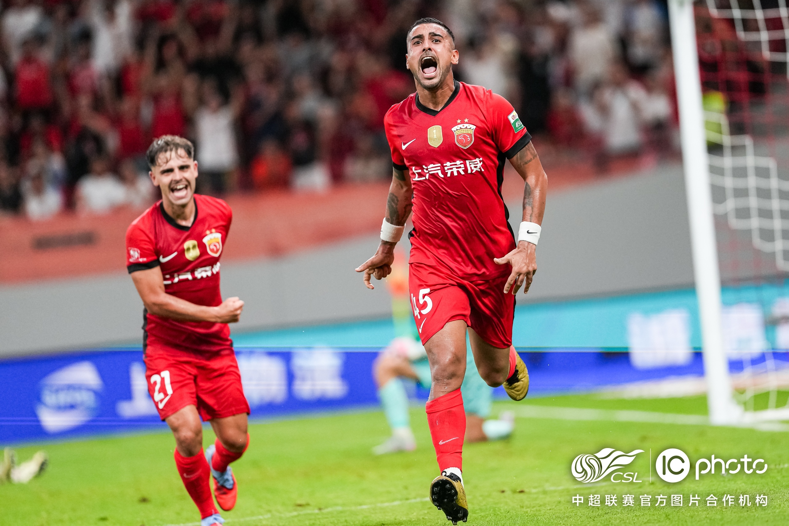 包含赛地聚焦：中超集结日热度飙升；广州队绝杀压哨；底气十足；控场能力受关注的词条