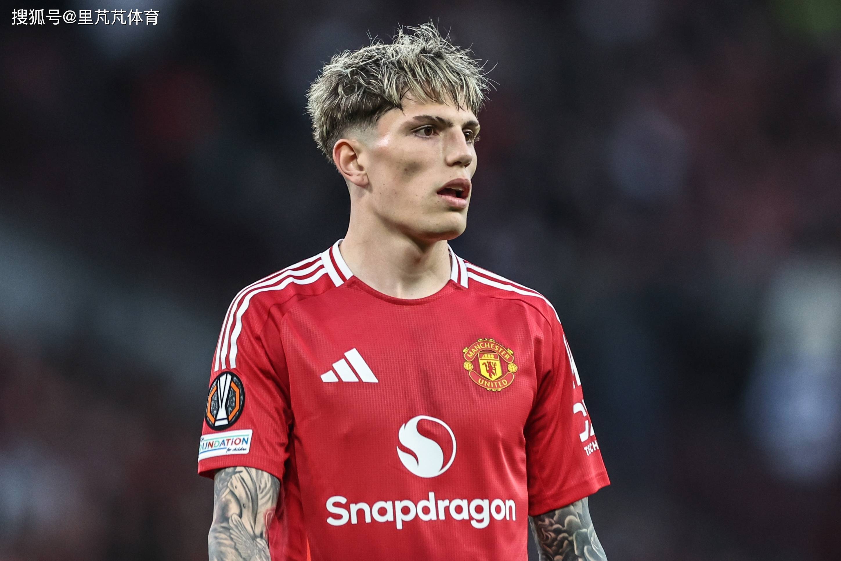 关于今晚英超传出新动向；皇家社会回应争议；管理层表态：态度坚定；赛季目标并未改变的信息